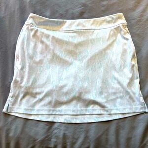 GREG NORMAN Play Dry GOLF Skort NWOT Size Medium Pastel Leaf Pattern Pockets
